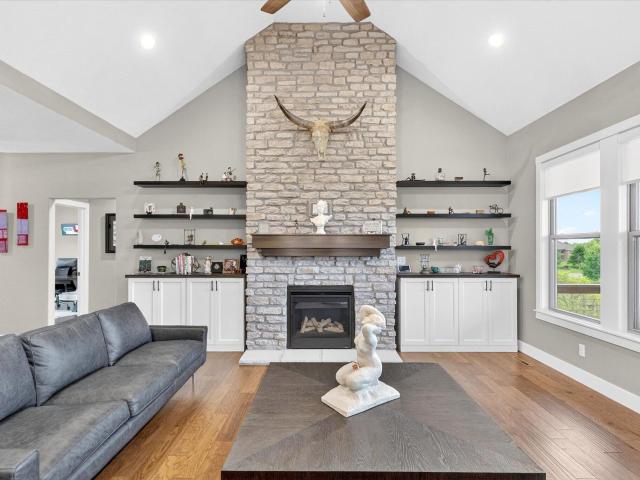 1632 W Gaslight Drive