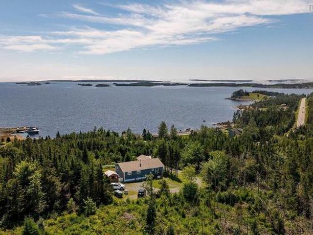 16335 Highway 7, Pleasant Harbour, NS, B0J 3H0 house for sale | Listing ID 202621 | Royal LePage