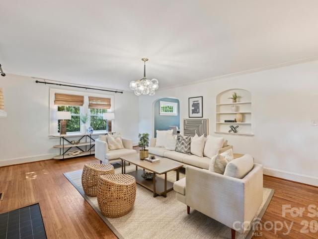 1633 Nassau Boulevard