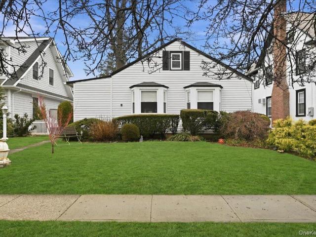 163 Elm St, Roslyn Heights, NY 11577 | MLS #993520
