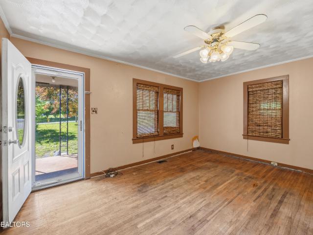 163 Ivy Ave