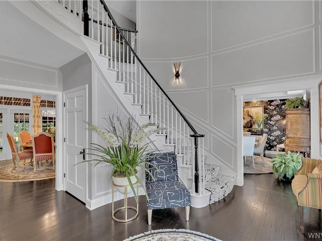 163 Roxbury Park