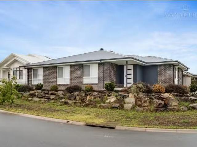 163 Valencia Drive, Gobbagombalin House for rent Listed by Le.