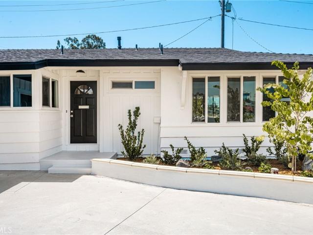 1646 W Alomar