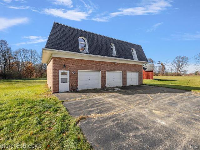 16475 1 / Mile Road
