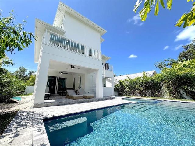 1647 Siesta Dr, Sarasota, FL 34239 | MLS #A4695