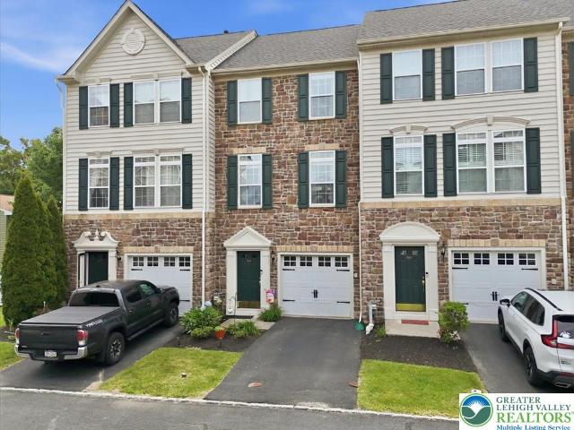 1648 Oakridge Lane