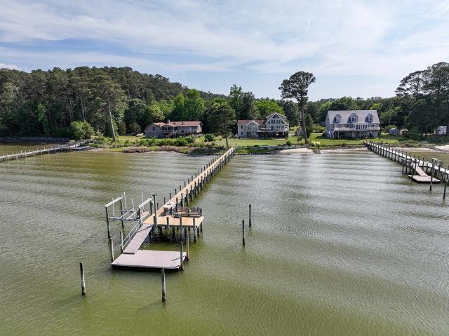 16493 Hicks Ln