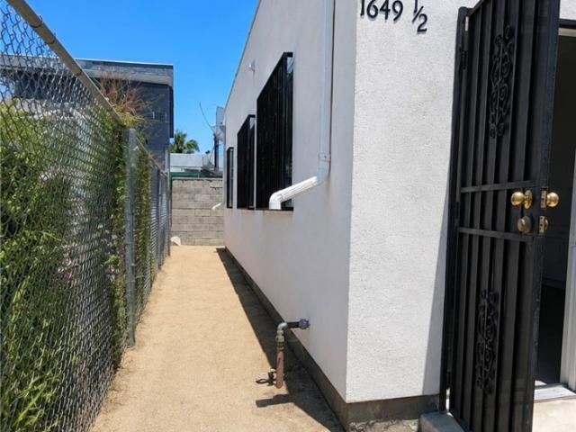 1649 W Florence