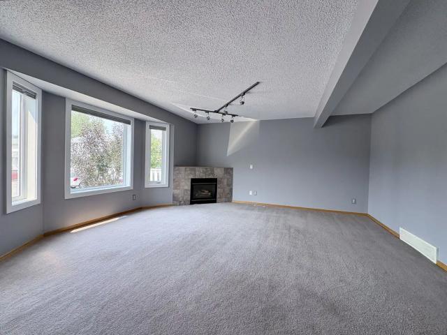 1640 sq ft 3 Storey Killarney Townhome | 3 Bed | 2.5 Bath | Attached Garage | AC