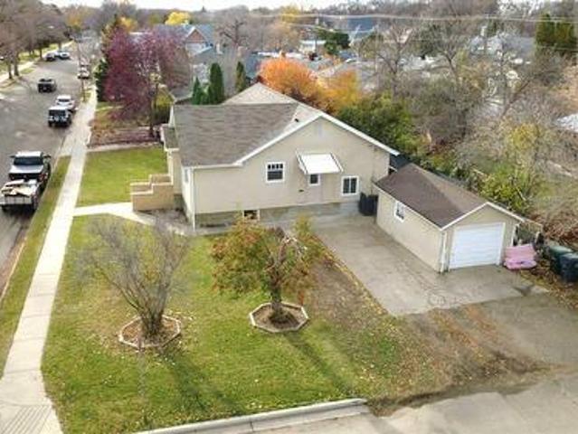164 5 Street Se, Medicine Hat, AB, T1A 0M3 house for sale | Listing ID A2354 | Royal LePage