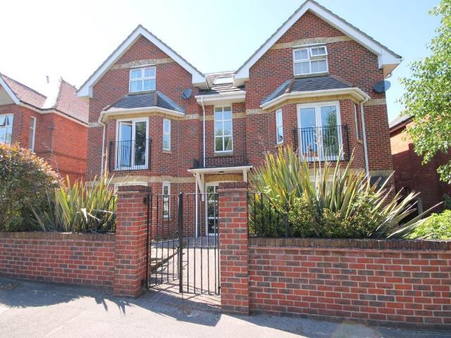 164 Belle Vue Road, Southbourne. 2 bed apartment to rent £1,295 pcm £299 pw