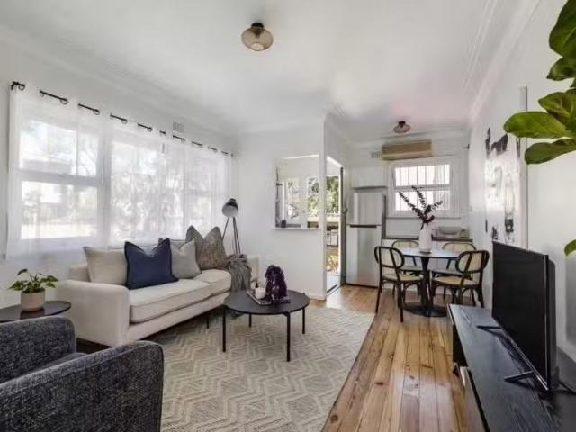 164 Henderson Rd, Alexandria House for rent Listed by Robert.