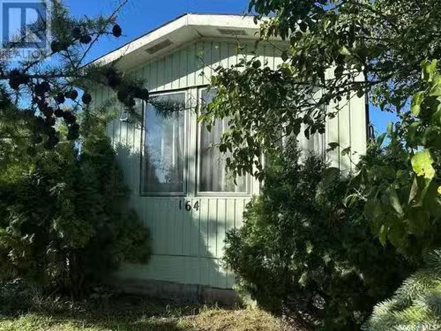 164 Laing Crescent, Weyburn, SK, S4H 2R9 house for sale Lis.