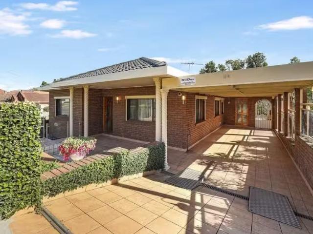 164 Slade Road, Bardwell Park House for rent Listed by Franki.