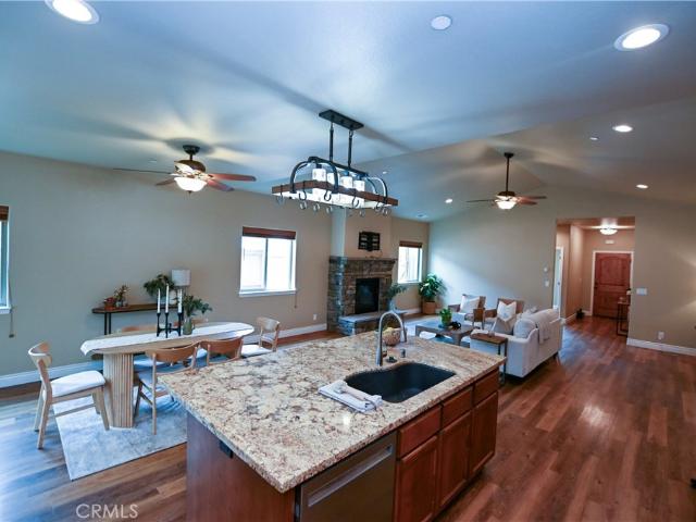 1654 Desert Spring