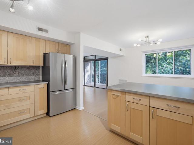 1657 Parkcrest Circle # 201