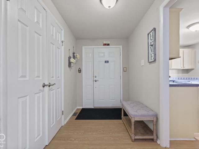1652 W 74th Place