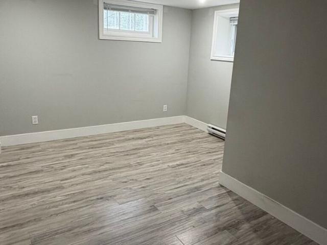 165 Cambridge Cres unit B