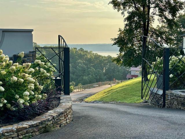 165 lakeshore dr