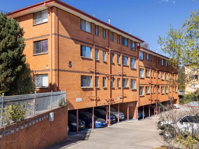 16/5 Mowatt Street, Queanbeyan