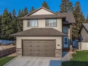 Red Deer, Alberta - Deck, Parking