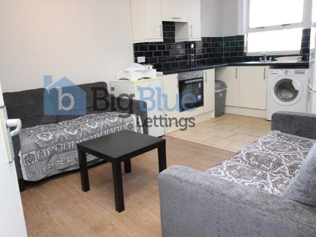 165a Hyde Park Road, Hyde Park, Leeds. 4 bed flat to rent £2,444 pcm £564 pw
