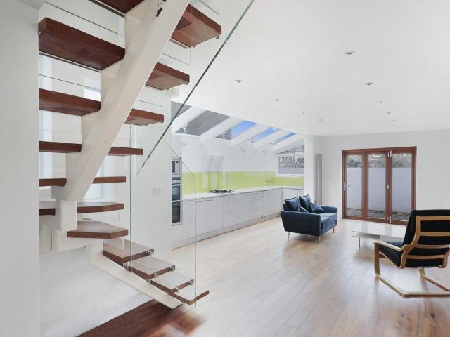 165B Brook Drive, London, SE11 4TG, United Kingdom | 3 bed apartment for rent #126193289 | Rentberry