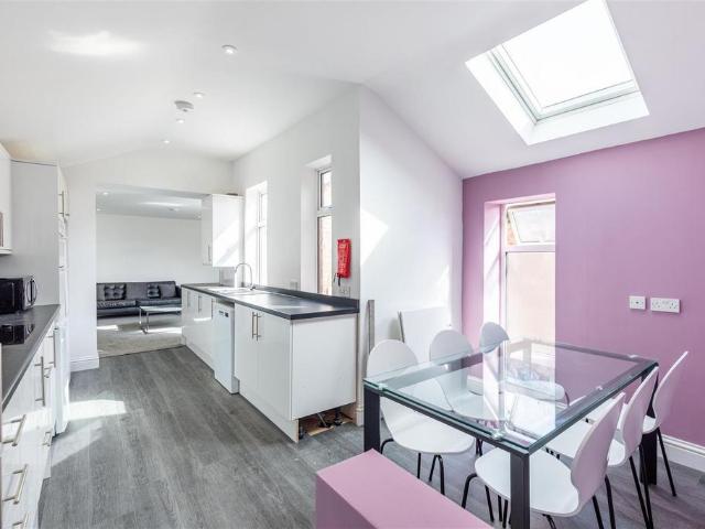 £165pppw Tavistock Road, Jesmond, NE2 6 bed maisonette to rent £4,290 pcm £990 pw