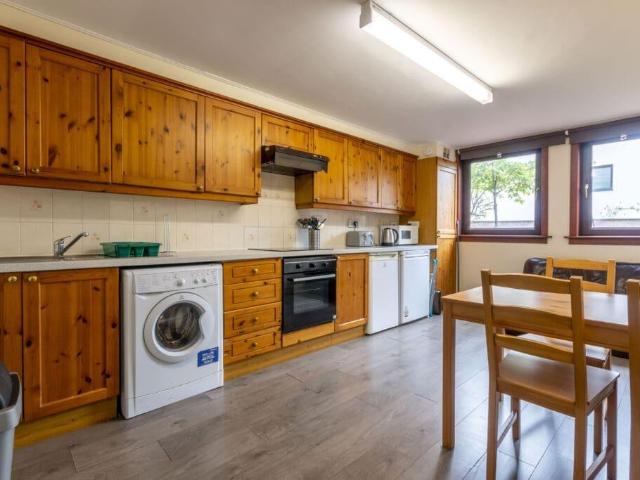 1665L St David's Place, Edinburgh. 3 bed flat to rent £1,900 pcm £438 pw