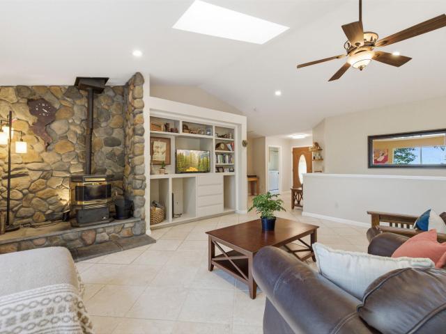 16690 Ridgewood Dr
