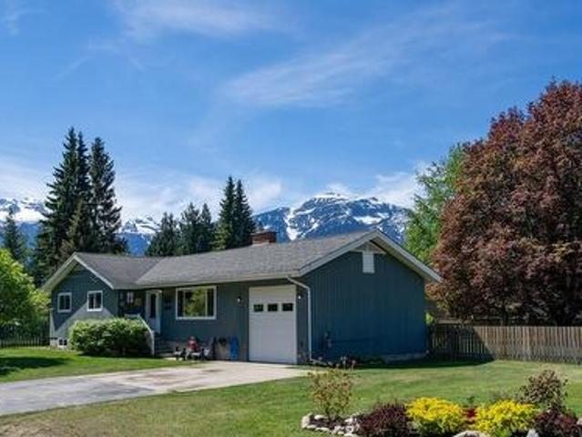 1669 Hiob Road, Revelstoke, BC, V0E 2S0 Luxury House for sale | Listing ID 10381 | Royal LePage Carriage Trade Luxury Properties