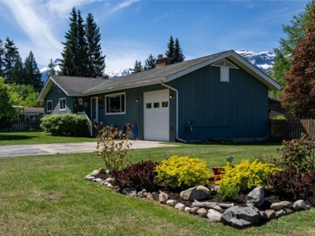 1669 Hiob Road, Revelstoke, BC, V0E 2S0 Luxury House for sale | Listing ID 10401 | Royal LePage Carriage Trade Luxury Properties