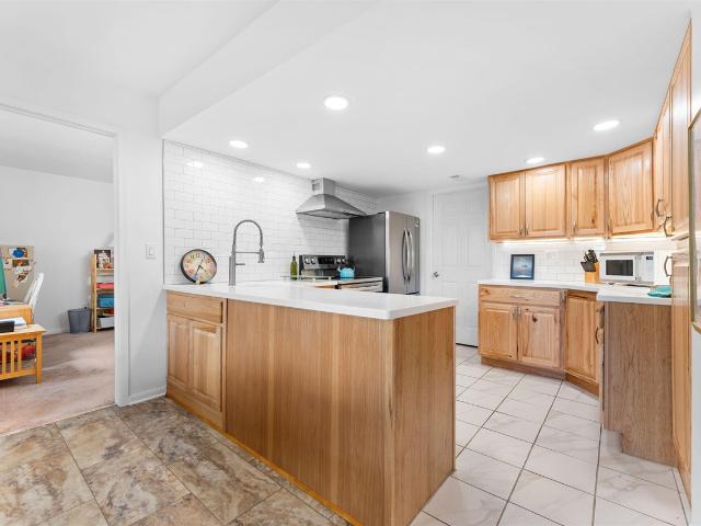 1660 Cliffs Landing # 102