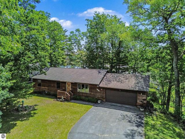 1660 Iroquois Trail