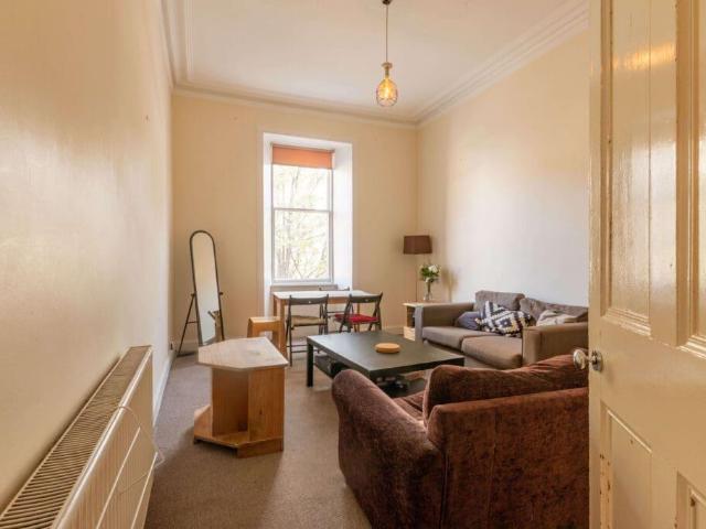 1660L Forrest Road, Edinburgh, EH1 2QH 4 bed flat to rent £2,950 pcm £681 pw