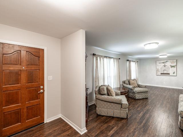 1661 Main St