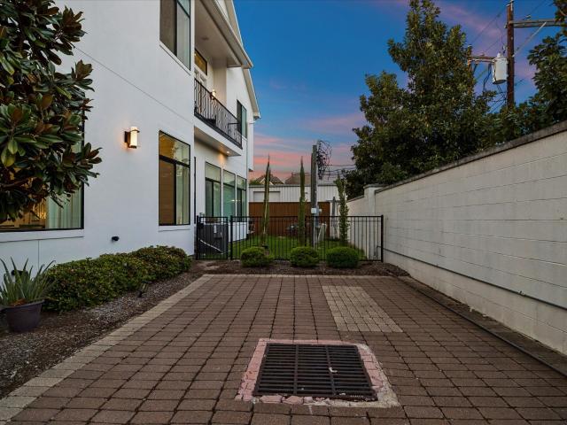 1661 Bingle Road