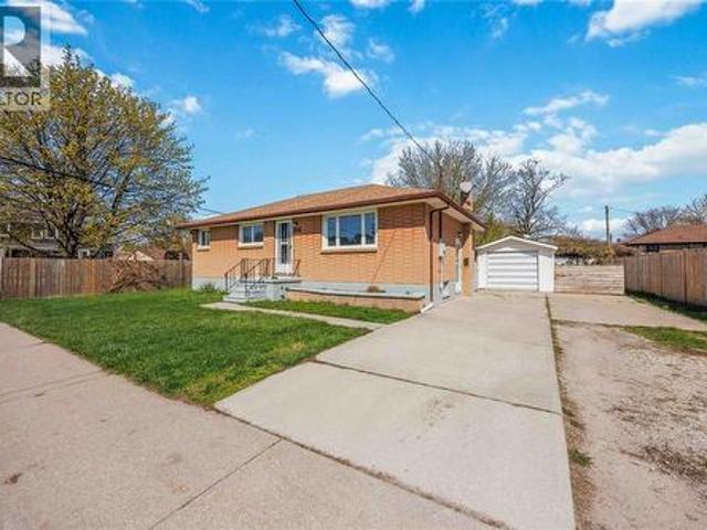 166 East Street South, Sarnia, ON, N7T 3R5 house for sale | Listing ID 26012 | Royal LePage