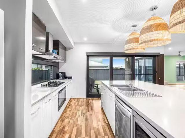 166 Hargreaves Road, Manly West, QLD 4179