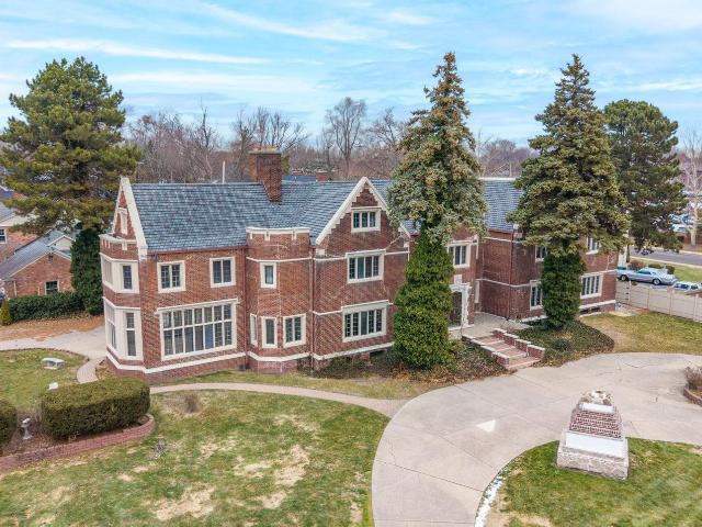 16761 E Jefferson Ave, Grossepointe, MI