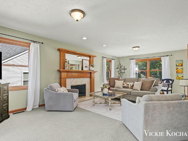 1676 Pinecroft Court
