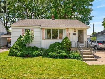 1677 Norman Road, Windsor, ON, N8Y 4N6 house for sale | Listing ID 26014 | Royal LePage