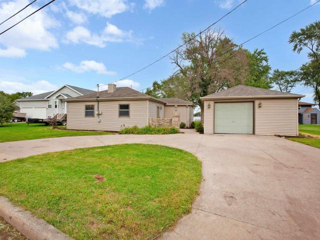 1677 w butte des morts beach road