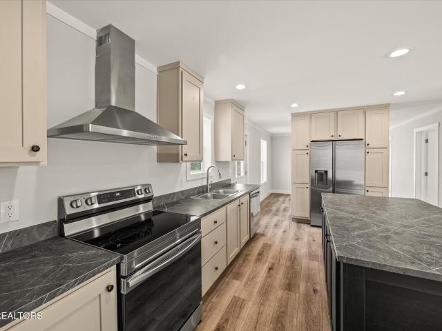 1670 Anna Maria Lane
