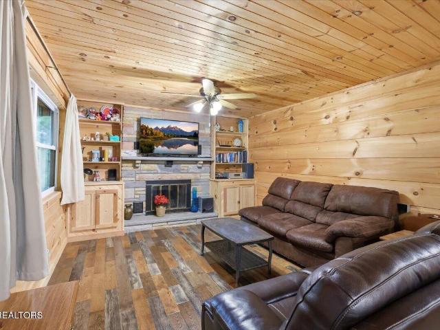 1670 Slover Springs Rd