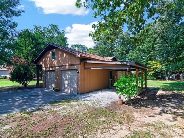 1673 Pine Tree DR
