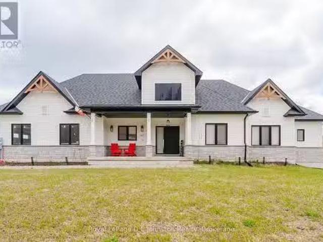 167 Alexandria Street, Georgian Bluffs, ON, N4K 0G2 Luxury H.