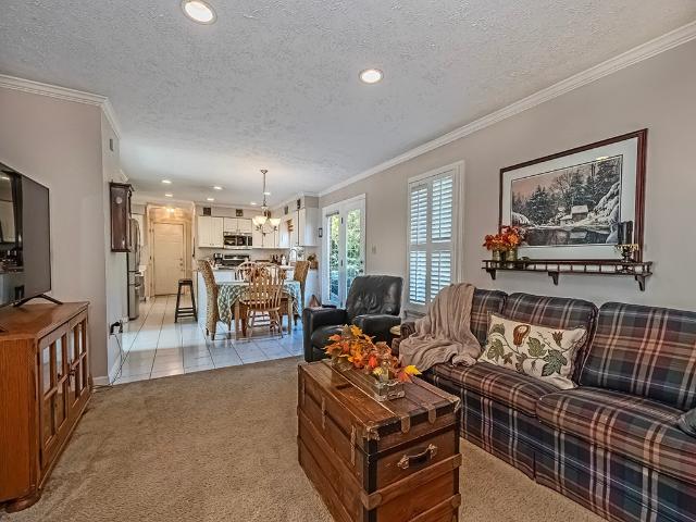 167 Hickory Heights