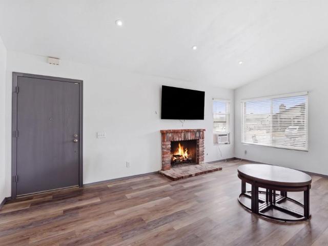 1686 Planicie Way
